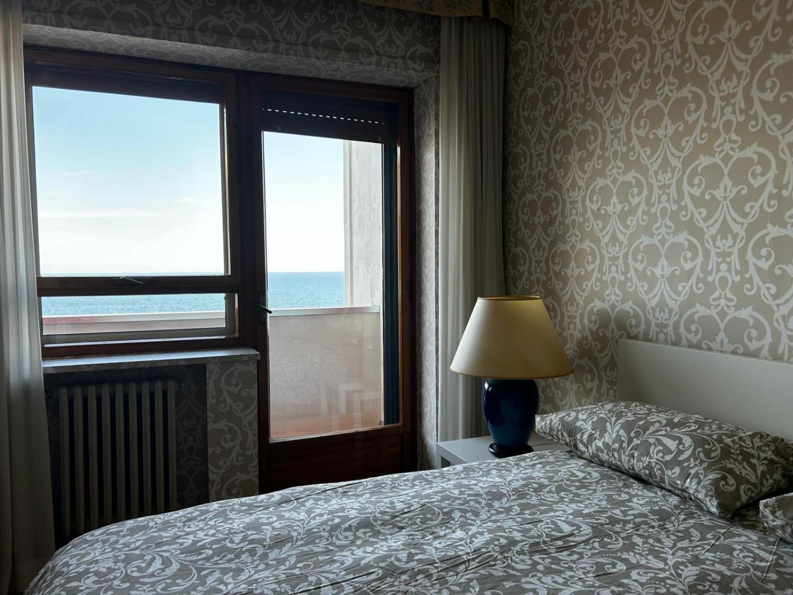 Front Beach Apartment - 3 Bedrooms Bari Eksteriør bilde
