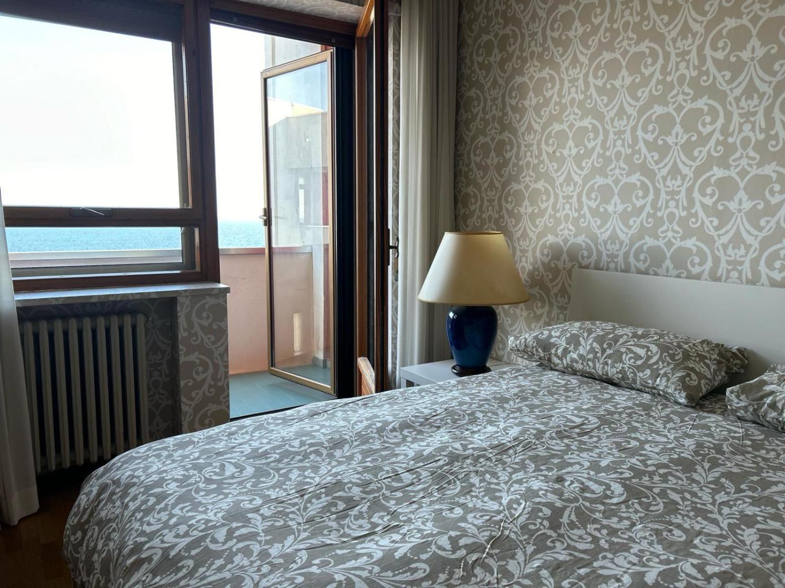 Front Beach Apartment - 3 Bedrooms Bari Eksteriør bilde