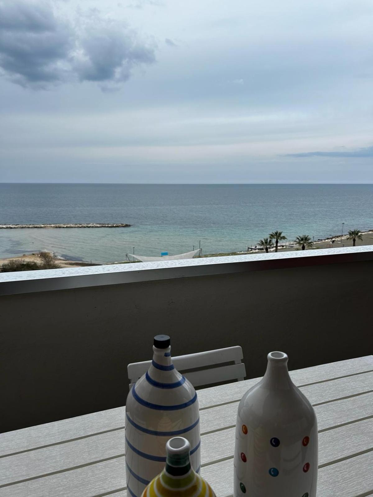 Front Beach Apartment - 3 Bedrooms Bari Eksteriør bilde