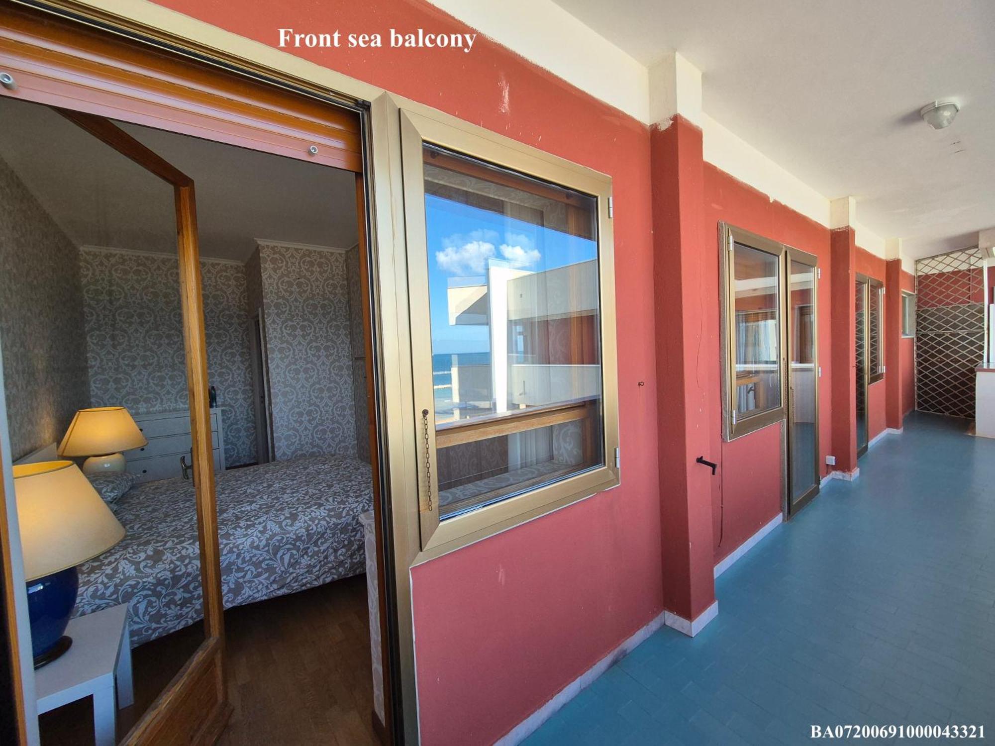 Front Beach Apartment - 3 Bedrooms Bari Eksteriør bilde