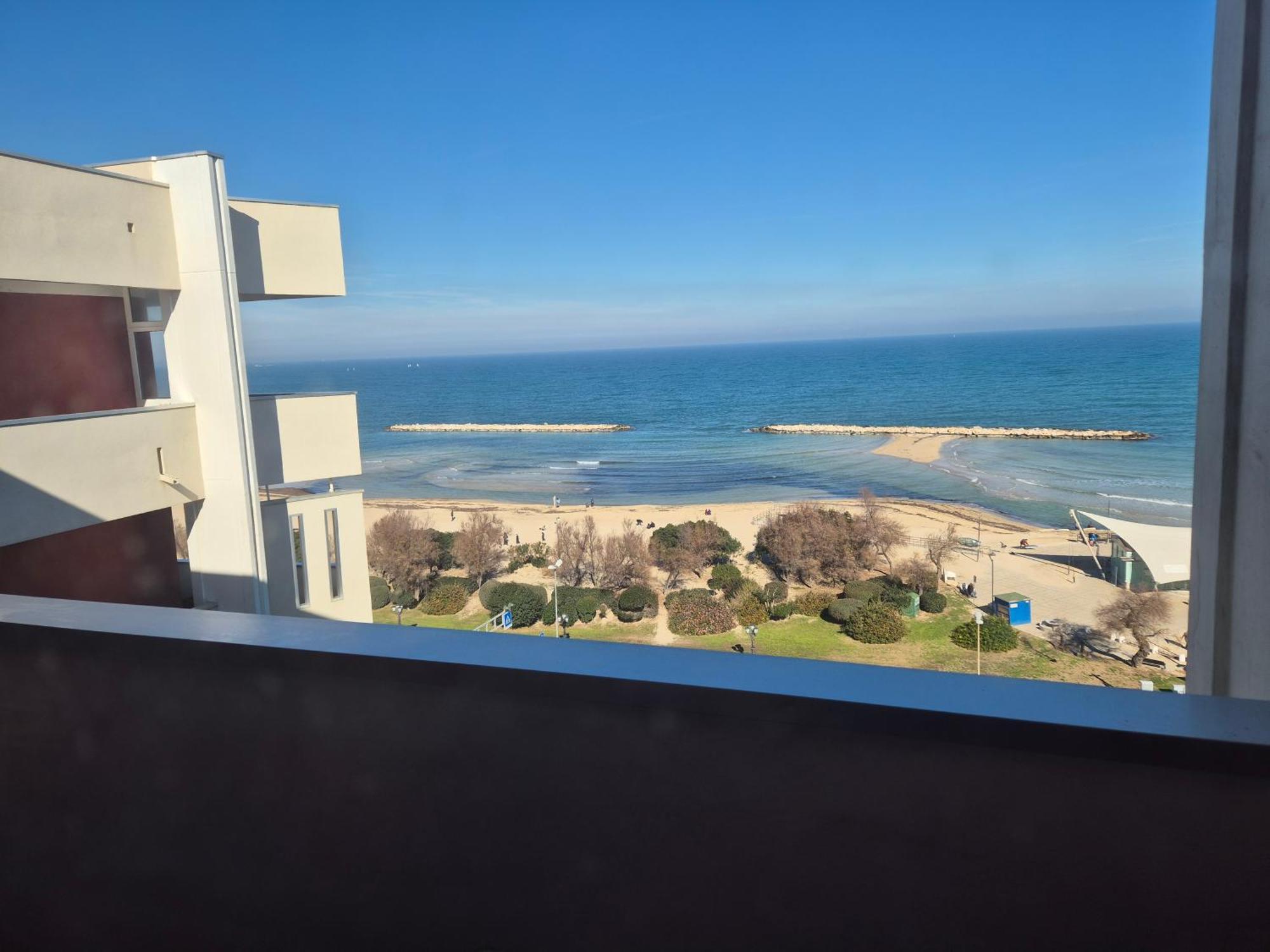 Front Beach Apartment - 3 Bedrooms Bari Eksteriør bilde