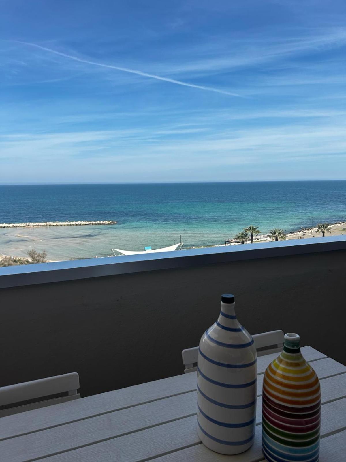 Front Beach Apartment - 3 Bedrooms Bari Eksteriør bilde
